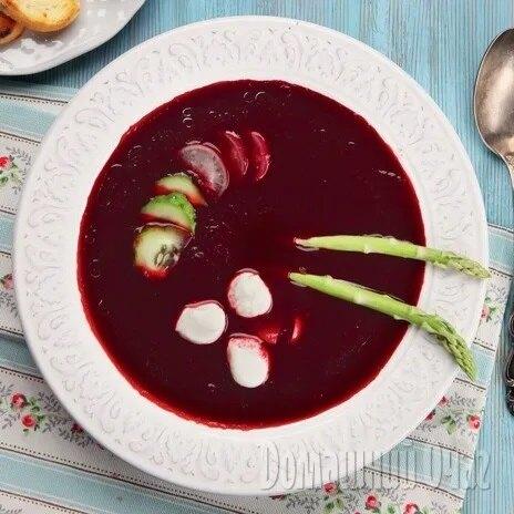 33 рецепта необычных свекольников, окрошки и других холодных летних супов