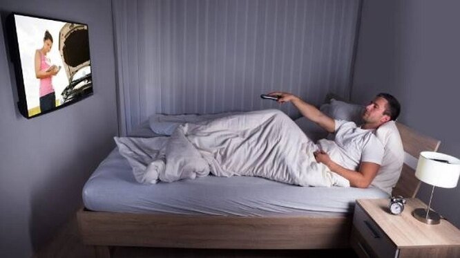 8 привычных вещей, которые лучше убрать из вашей спальни