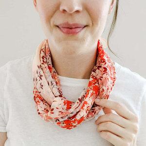 Как красиво завязать платок и шарф на шее: 6 интересных способов