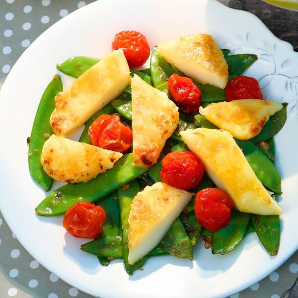 Рецепты тёплых салатов для прохладной осени: с сыром, бобовыми, овощами, курицей