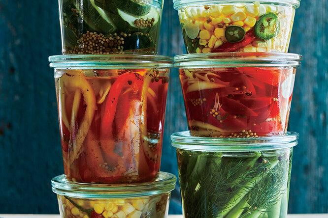Замаринуйте это: быстрые и простые рецепты овощных и ягодных салатов