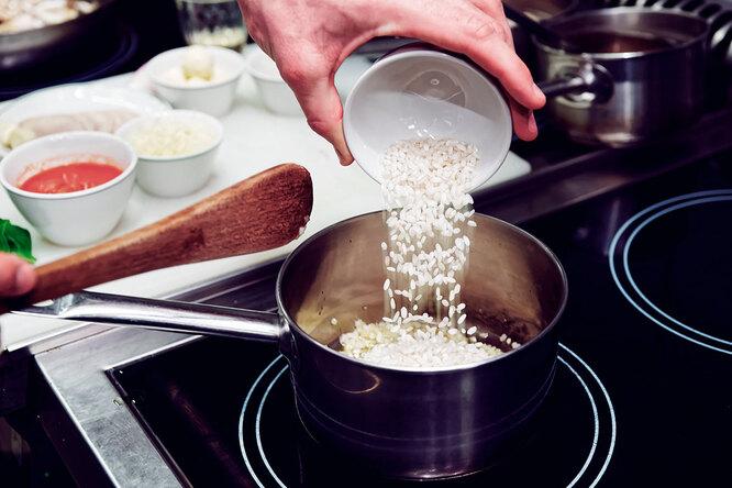 5 необычных, но простых рецептов с рисом: долма, кулебяка, суши, салат и курица