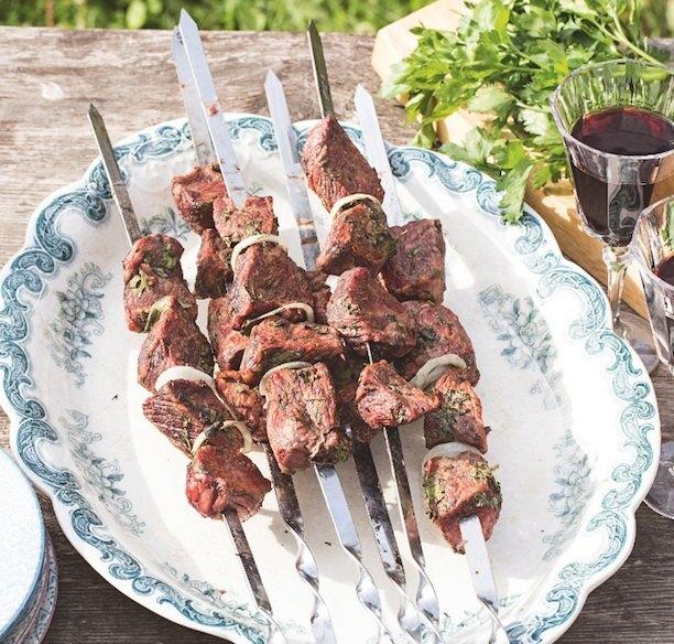 Как приготовить шашлык. 20 рецептов из разного мяса, рыбы, морепродуктов, овощей