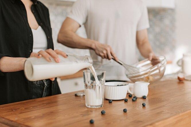 Что приготовить из скисшего молока: 5 рецептов
