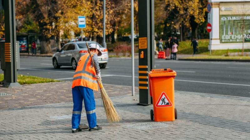&ldquo;Больно смотреть&ldquo;: астанчанка призвала ценить труд дорожных рабочих