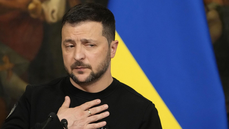 На Украине думают, что Запад готовит Зеленскому золотое изгнание в Лондоне